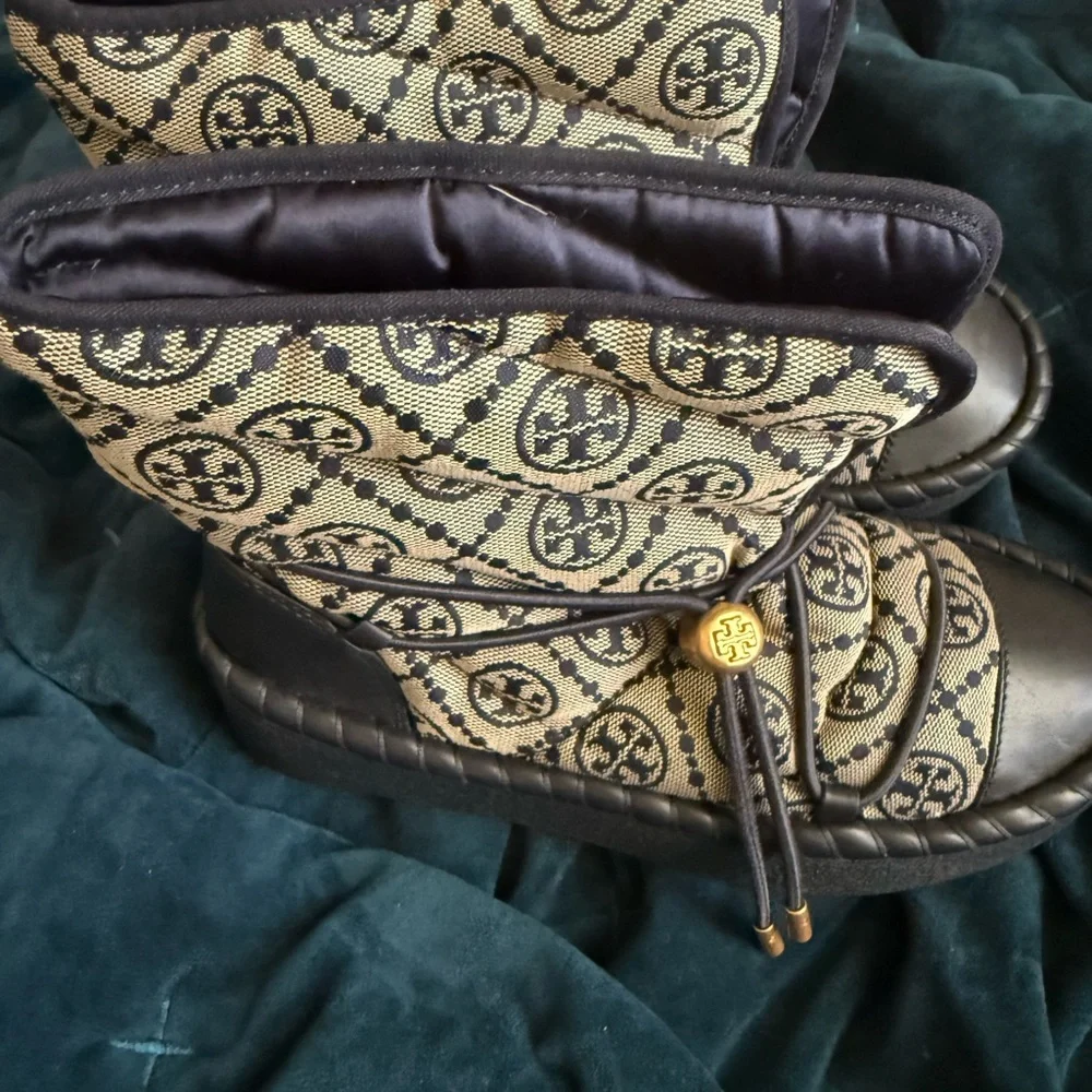 NEW…TORY BURCH Jacquard and leather snow boots size 6